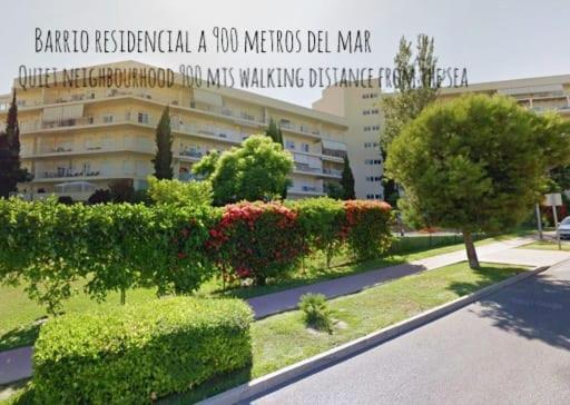 Apartamento Amplio, Luminoso Y Moderno Con Amplia Terraza Y Hermosas Vistas En Exclusiva Urbanizacion *