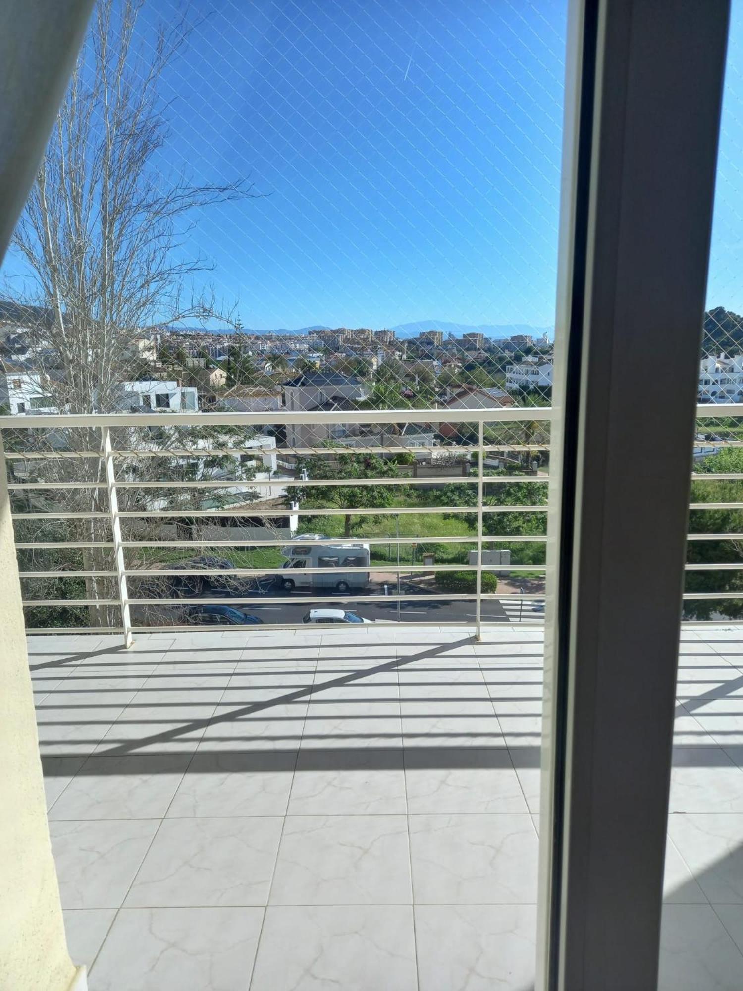 Amplio, Luminoso Y Moderno Con Amplia Terraza Y Hermosas Vistas En Exclusiva Urbanizacion Apartamento