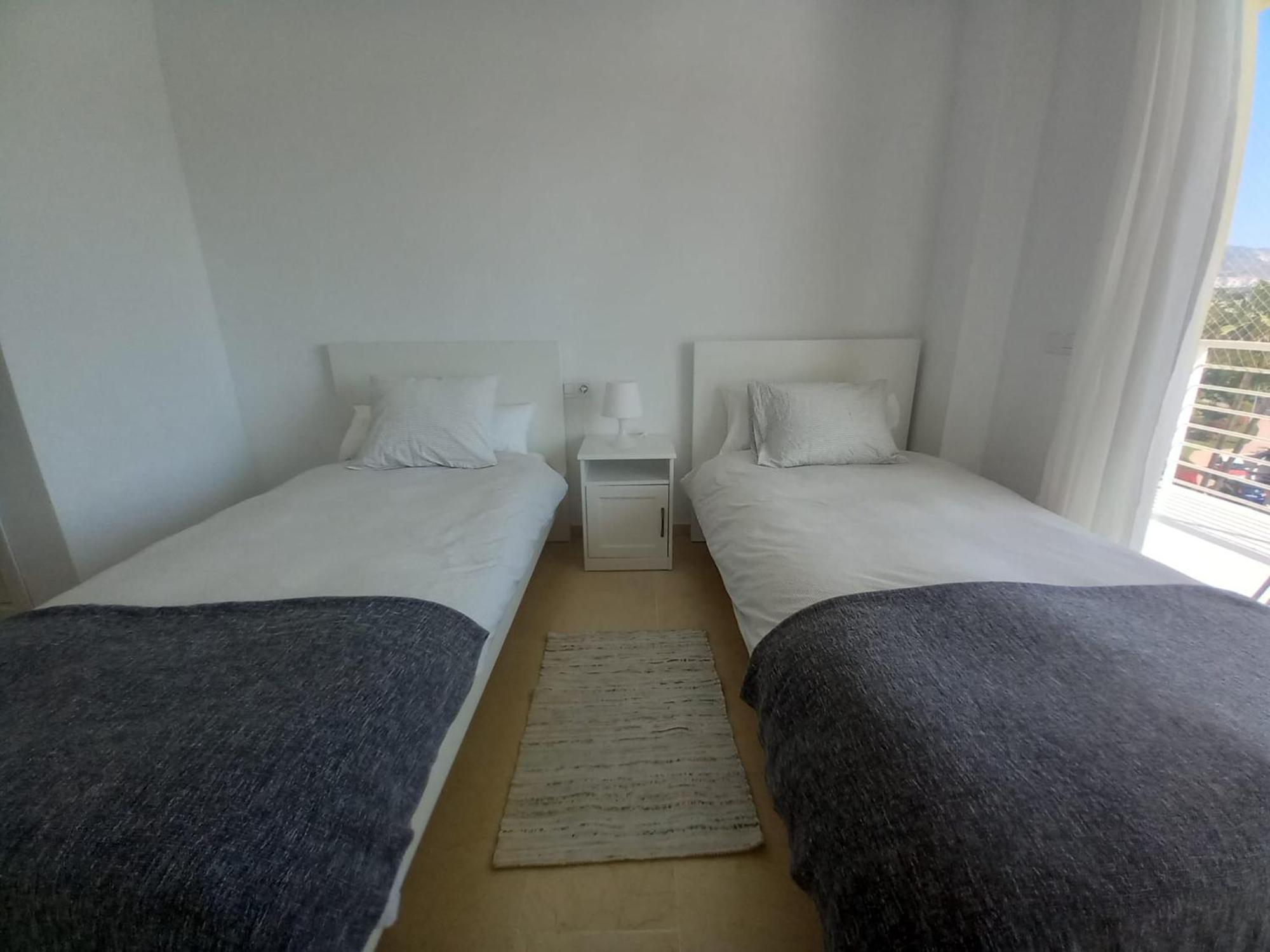 Amplio, Luminoso Y Moderno Con Amplia Terraza Y Hermosas Vistas En Exclusiva Urbanizacion Apartamento