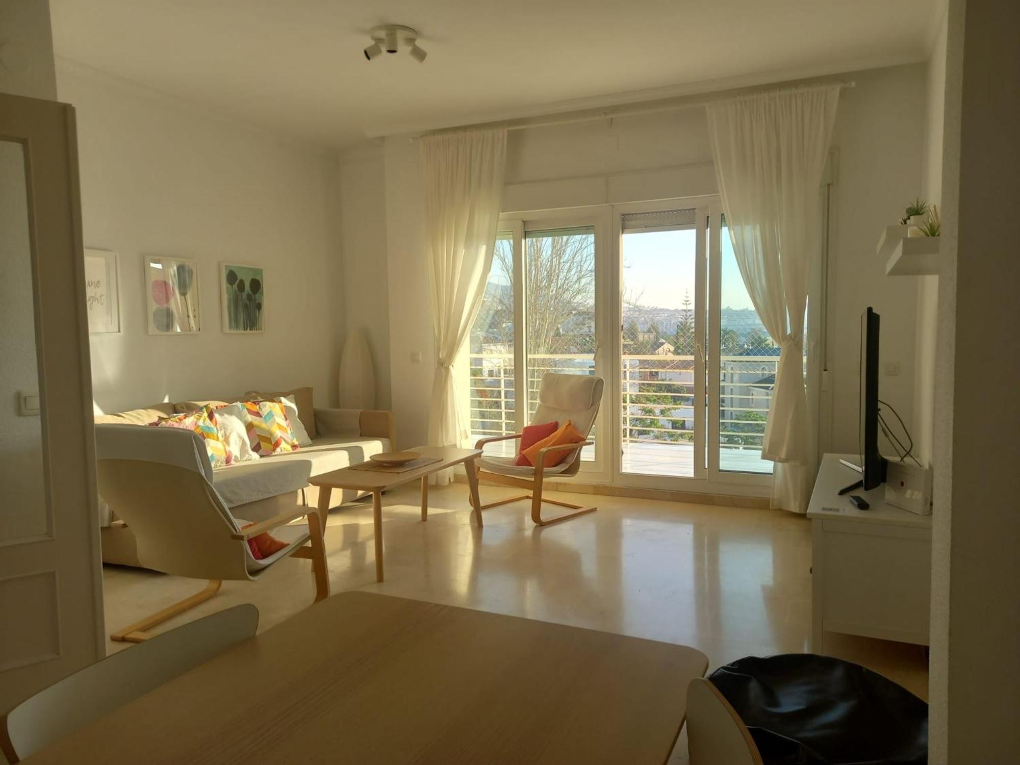 Apartamento Amplio, Luminoso Y Moderno Con Amplia Terraza Y Hermosas Vistas En Exclusiva Urbanizacion *