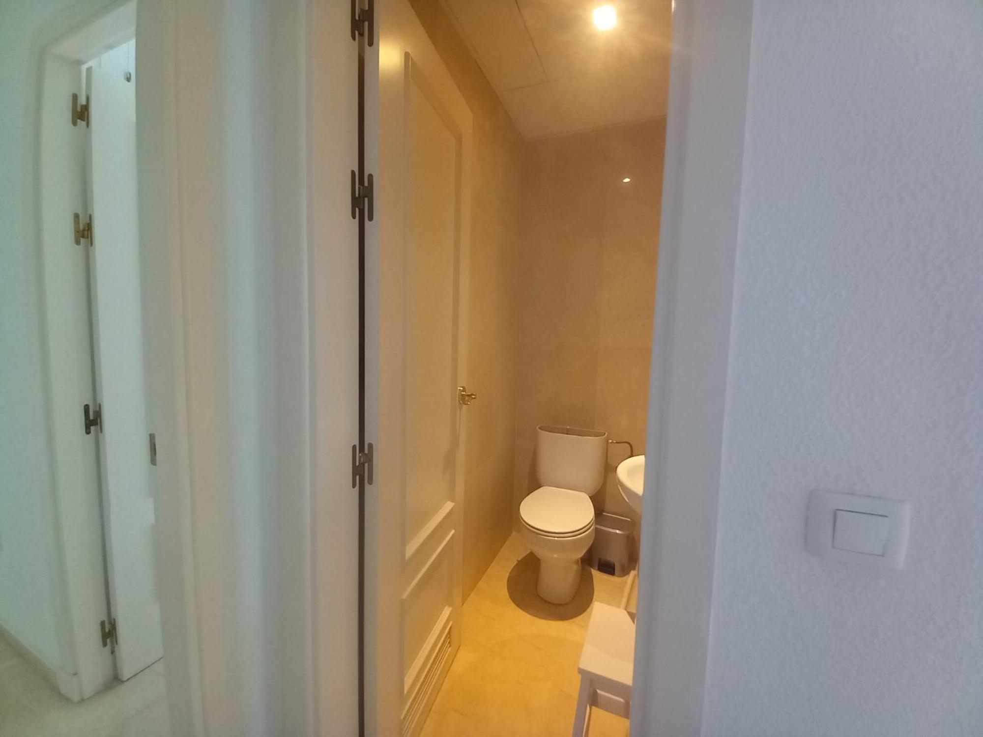 Apartamento Amplio, Luminoso Y Moderno Con Amplia Terraza Y Hermosas Vistas En Exclusiva Urbanizacion *