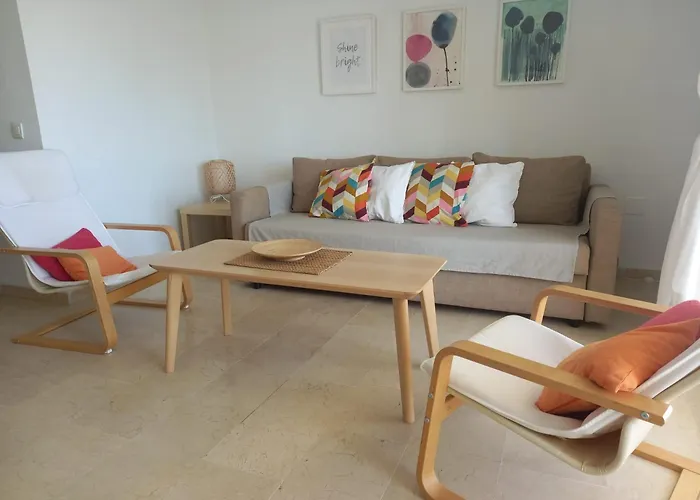 Amplio, Luminoso Y Moderno Apartamento Con Amplia Terraza Y Hermosas Vistas En Exclusiva Urbanizacion